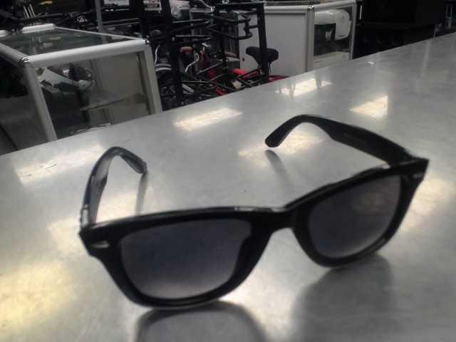 Lunette rayban wayfarer  (counterfeit)