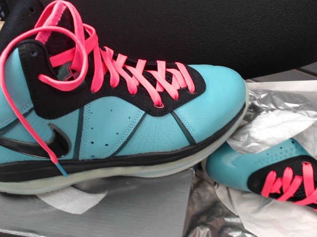 Soulier nike lebron viii