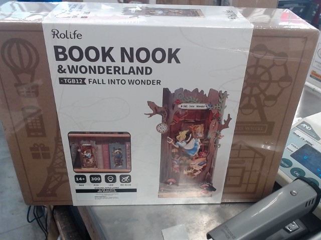 Book nook et wonderland fall into wonder