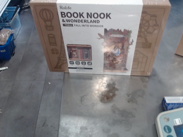 Book nook wonderland