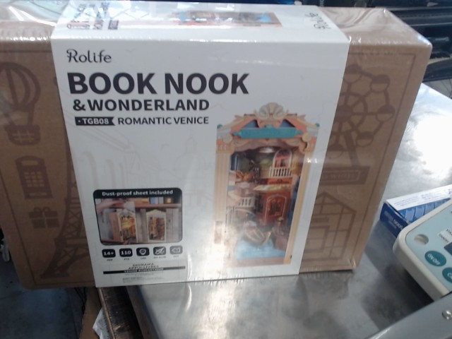 Book nook wonderland