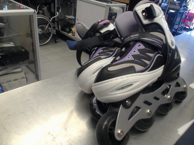 Patin a roulette mauve