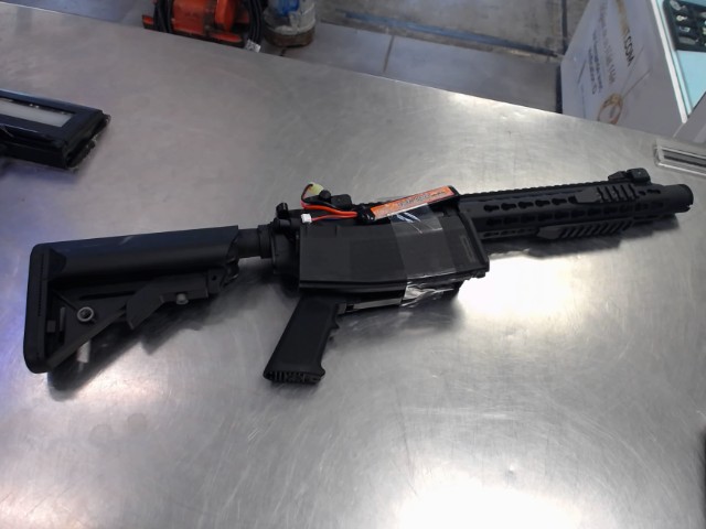 Airsoft specna arms avec mag + batt