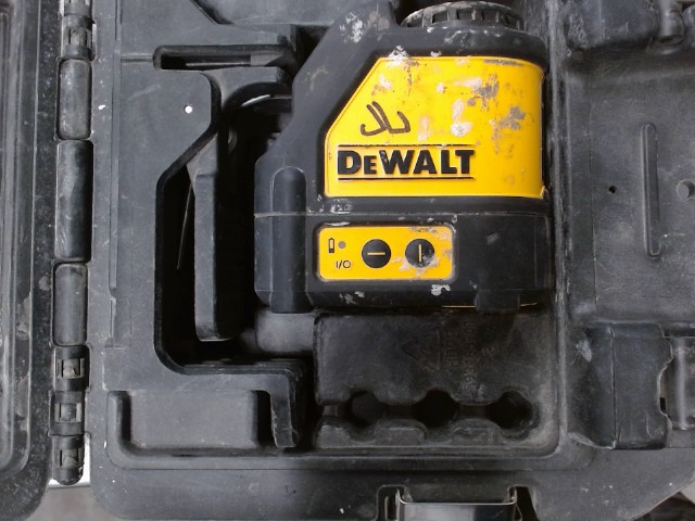 Laser dewalt dans case
