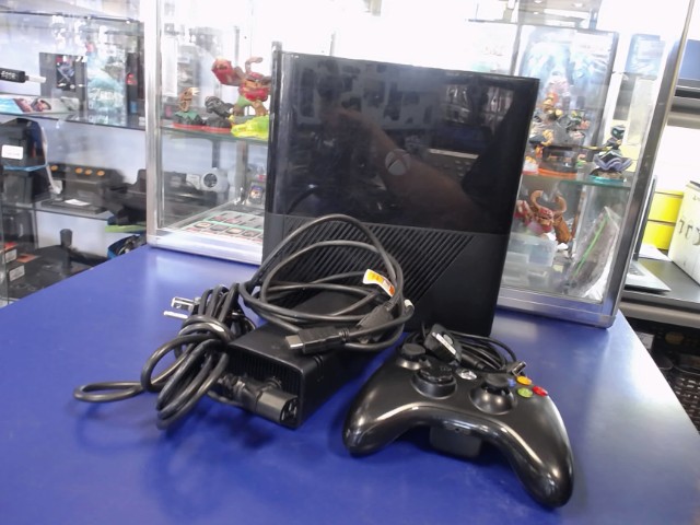 Console avec manette rechargeable