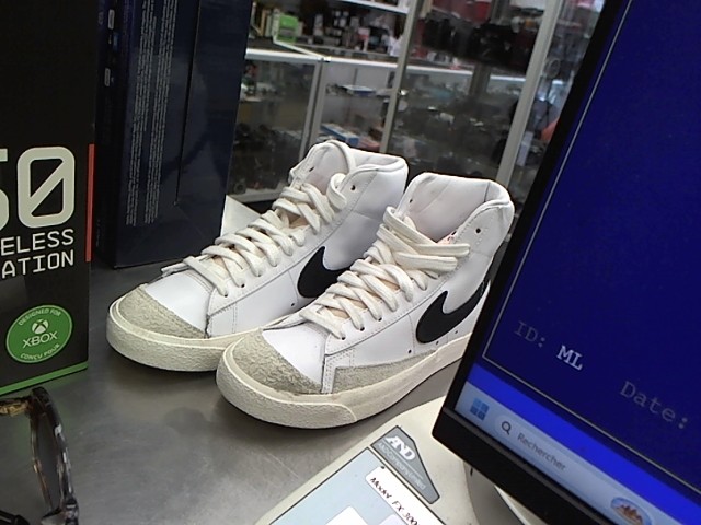 Soulier nike size 6