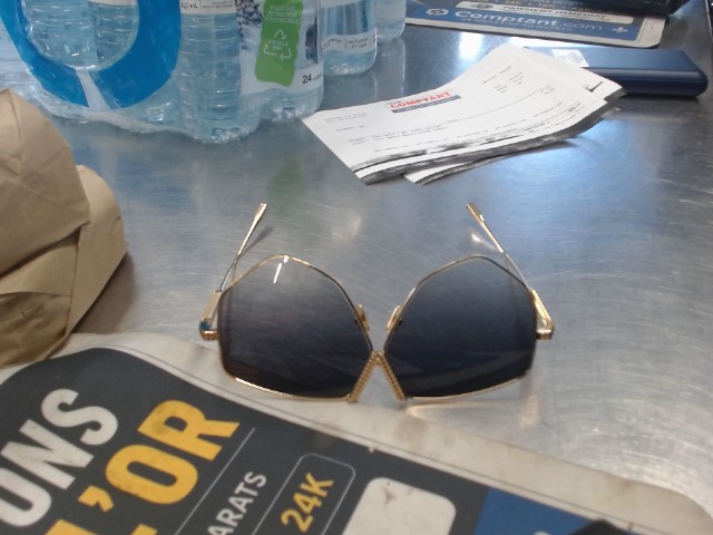 Lunette de soleil vitre grafigner