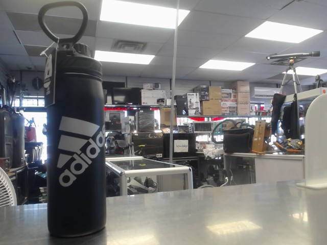 Bouteille deau adidas neuf