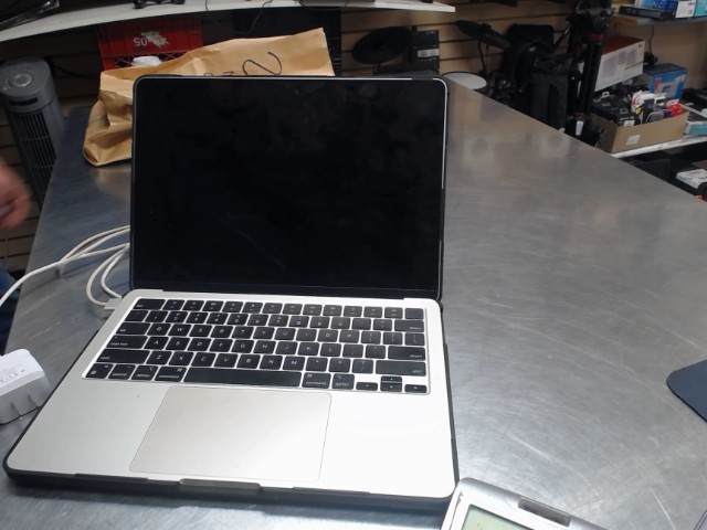 Mac book air 13p ch 1234567 2024 8r 256g