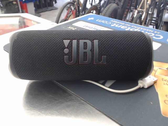 Haut parleur bluetooth av fil blanc