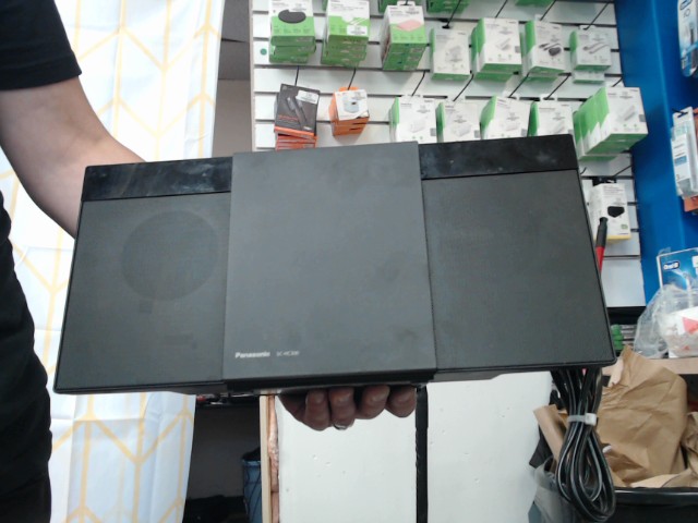 Conpact stereo system no man