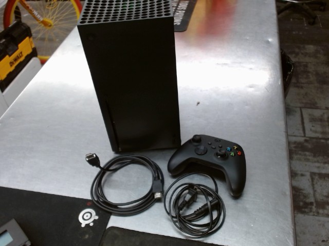 Xbox serie x avec manette et fil
