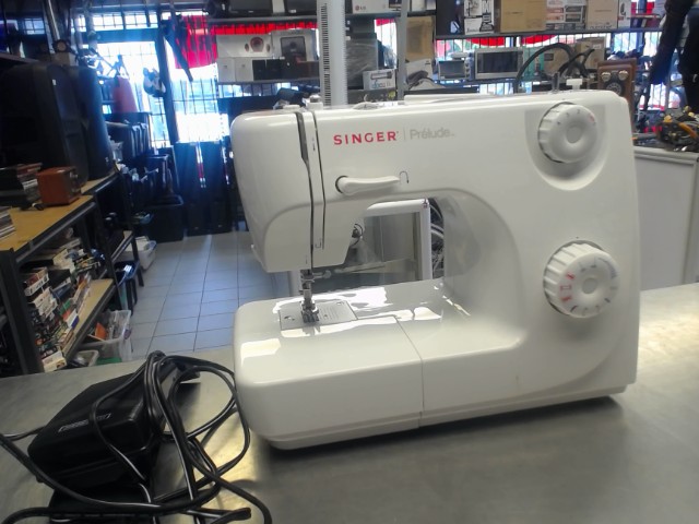 Machine a coudre  dans case