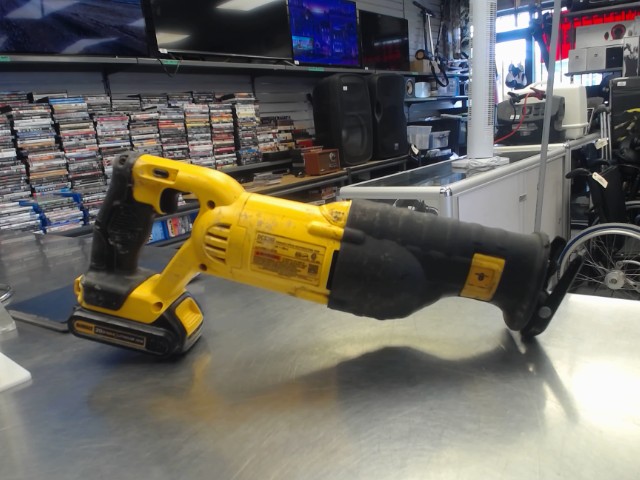 Sawzall dewalt avec batterie