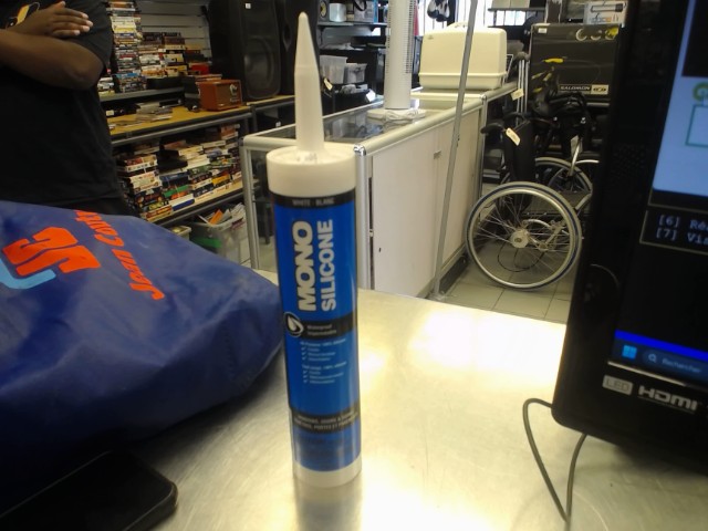 Tube de silicone neuf