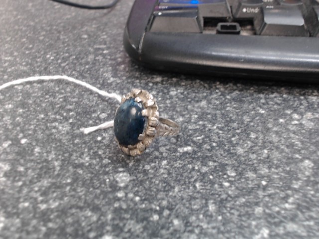 Bague en argent avec pierre bleu