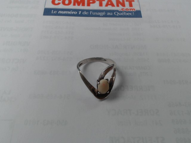Bague en argent avec opal