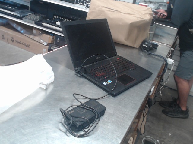 Asus fx503vd i5-7300hq 8gb gtx1050 lapto