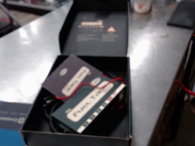 Power supply pour pedale guitare en bo