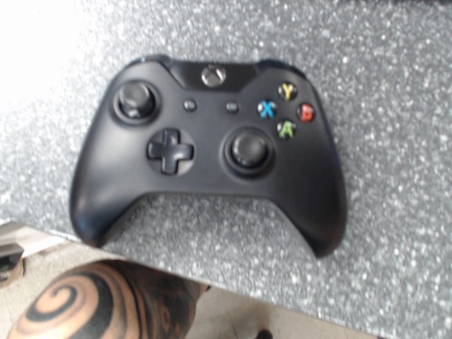 1 manette xbox one