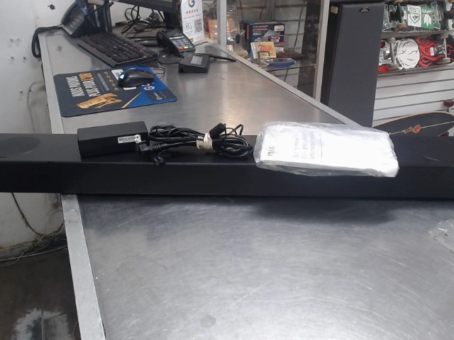 Barre de son 32 inch(power dans ziplock)