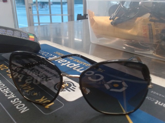 Lunette soleil pour femme chanel