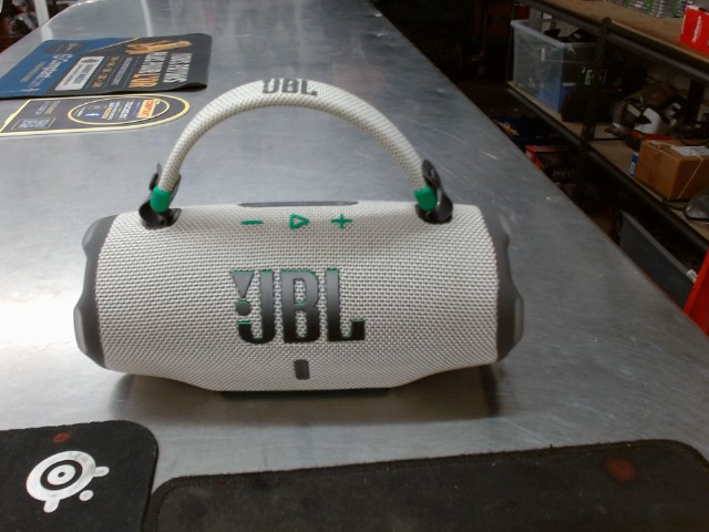 Speaker jbl blanc et vert