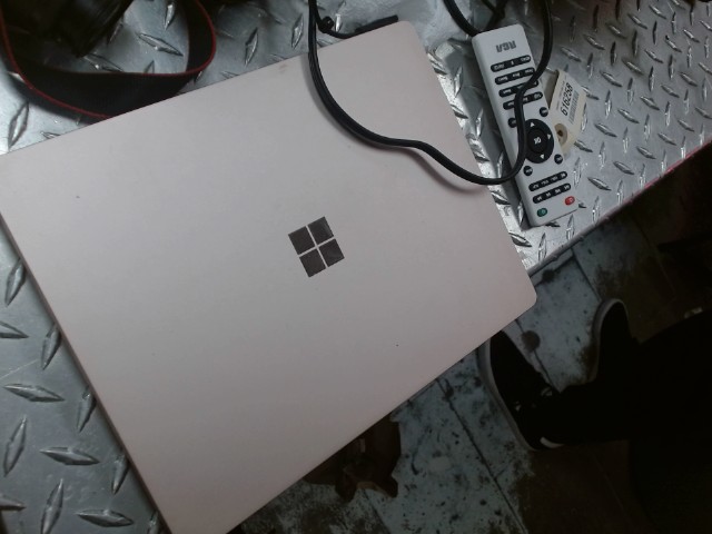 Intel core i5-1035g1 surface laptop go