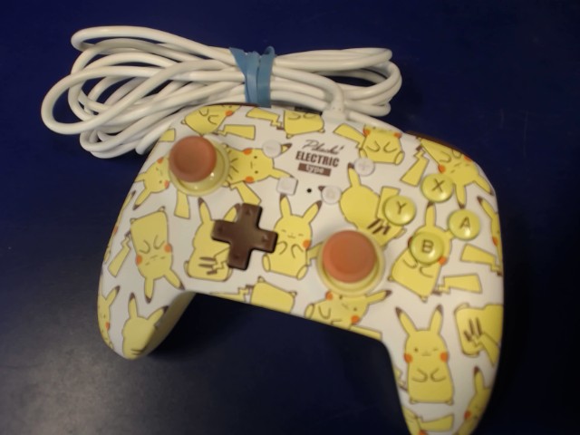 Manette switch filaire pikachu