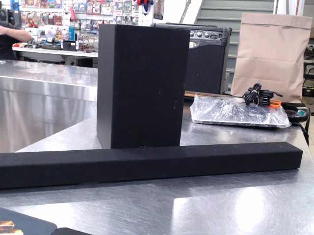 Barre de son avec sub et manette