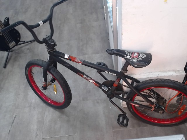 Bmx noir et rouge