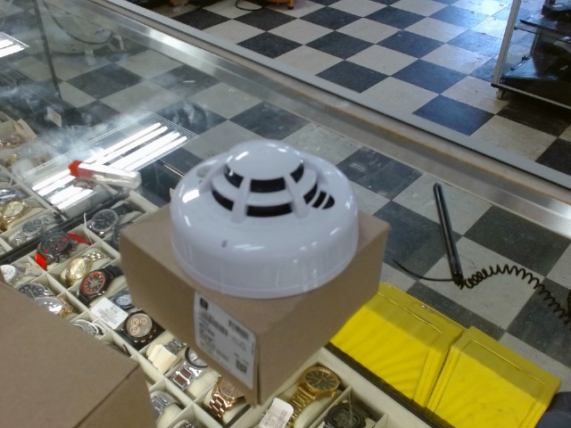 Connected shoke heat detector alarm