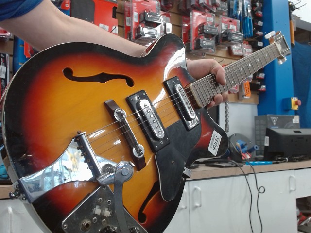 Guit semi hollow japan