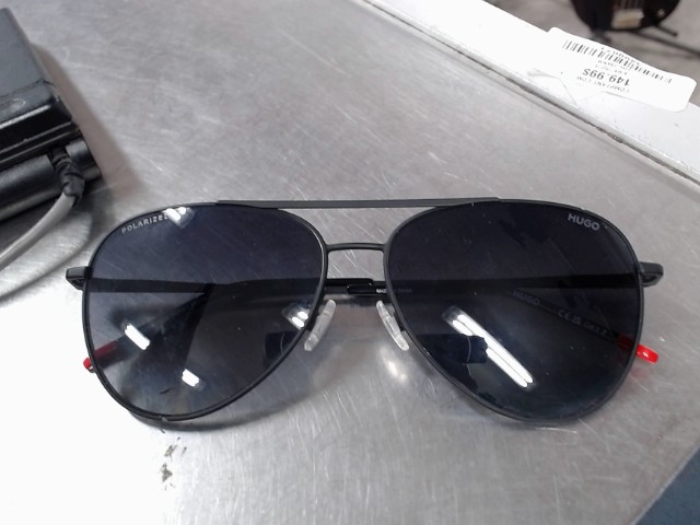 Lunette soleil frame noir bout rouge