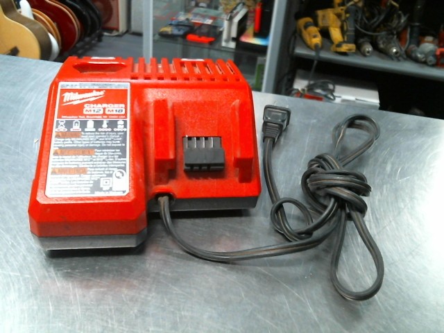 Chargeur a batterie milwaukee