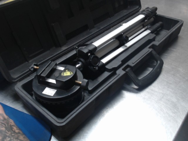 Niveau laser sur pied avec case