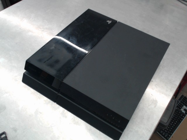 Console ps4 reg scratch on top +cables