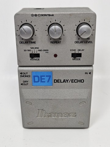 Guitar pedal delay echo gris