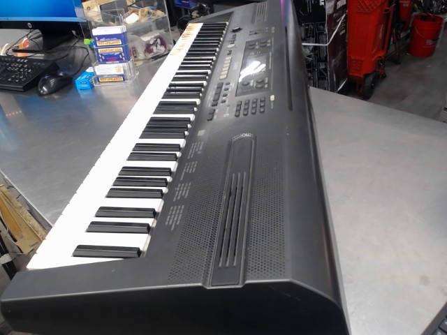 Synthetiseur casio + charger + support