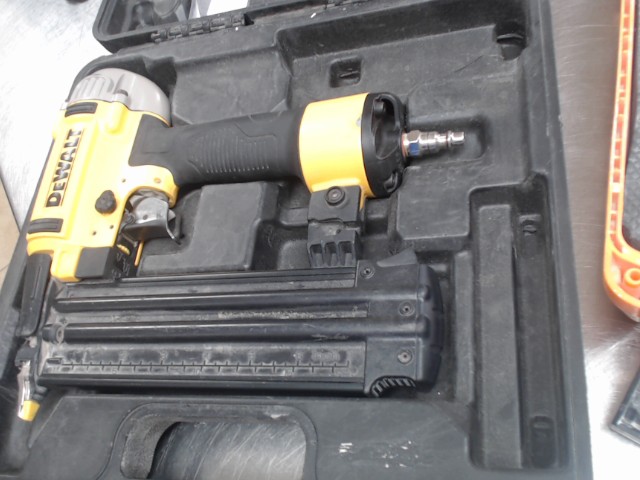 Outils a air dewalt dans case
