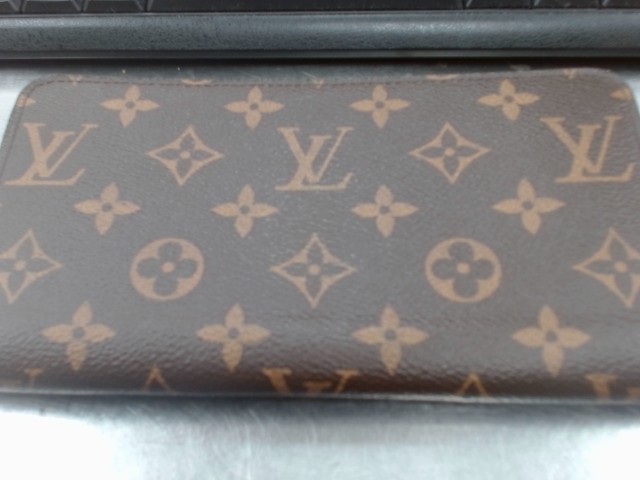 Wallet monogram
