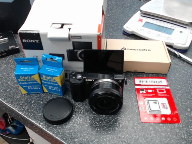 Camera sony a5000+ 3bat+chargeur+carte m