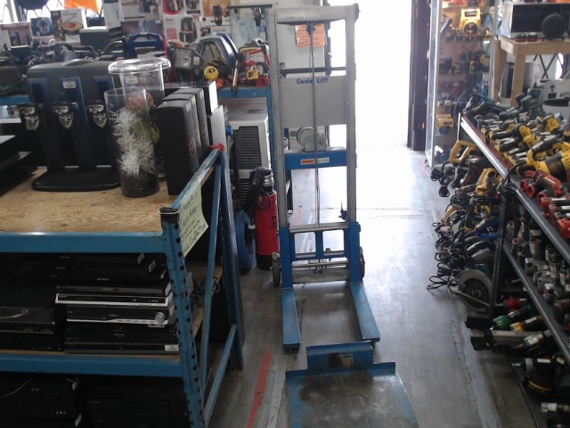 Chariot elevateur manuel+plate