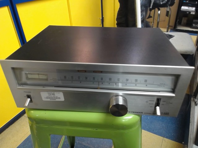 Pioneer stereo tuner/ radio