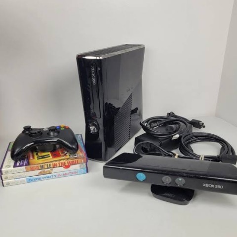 Xbox 360 av boite 1 man+kinect