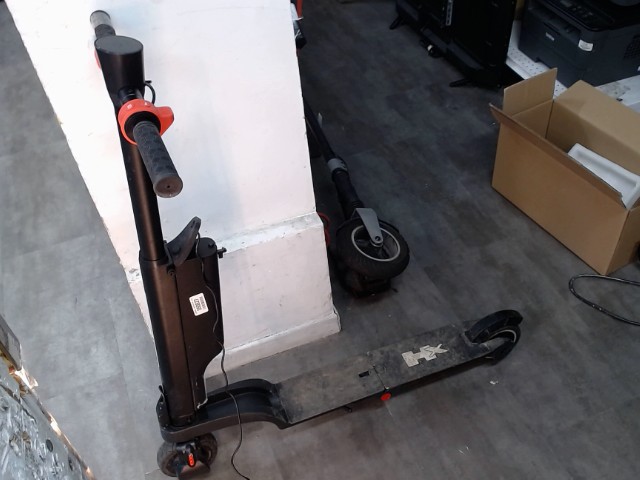 Electric foldable scooter + charg