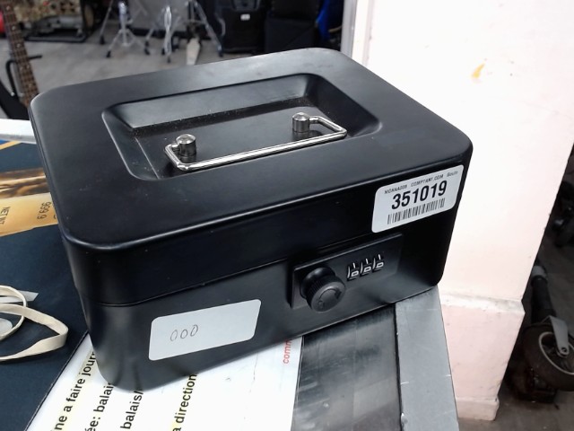 Caisse a monnaie en m�tal avec serrure
