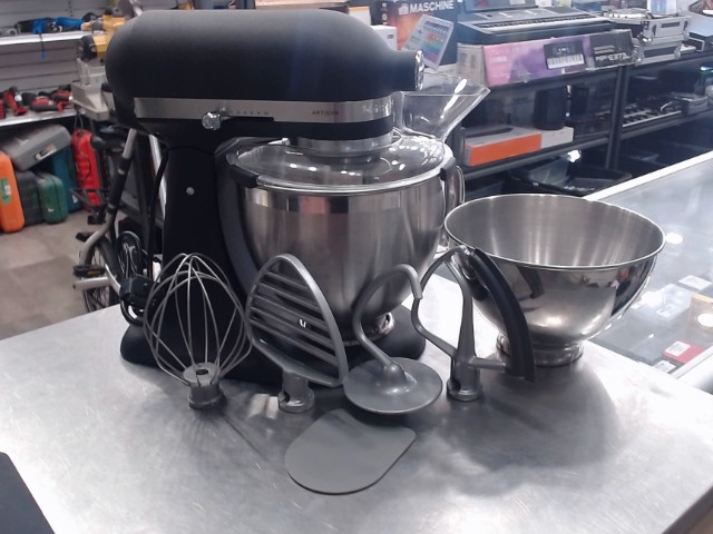 Stand mixer + 4 tete / guard / 2 bols