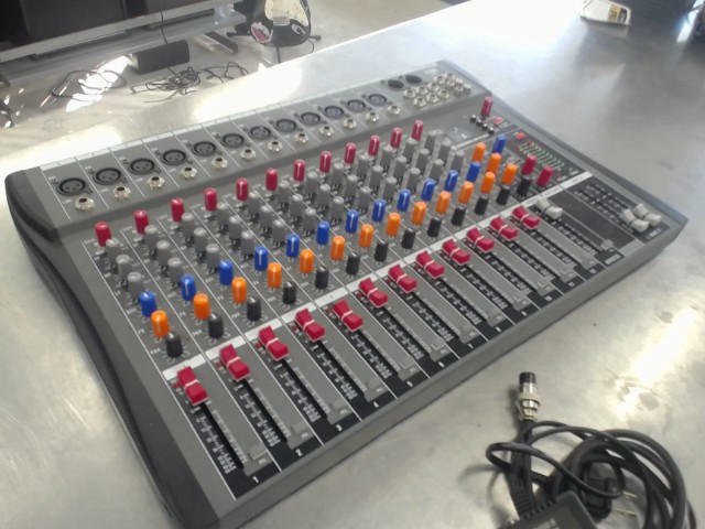 Console mixer 12 channel+boite+fil