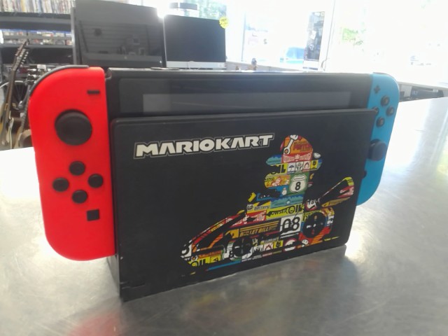 Nintendo switch console+fils+case
